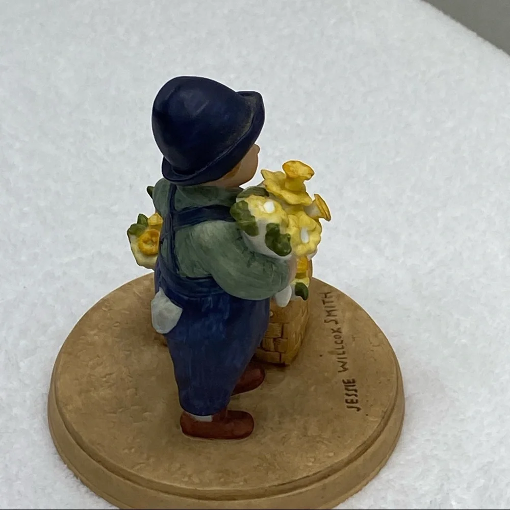 Avon Vintage porcelain figurine “Springtime” Jessie Willcox hand painted 1986